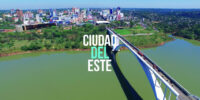 Ciudad del Este Paraguay, vista aérea del puente de la amistad y la ciudad