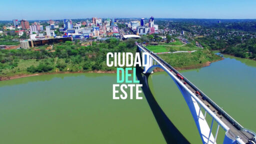 Ciudad del Este Paraguay, vista aérea del puente de la amistad y la ciudad